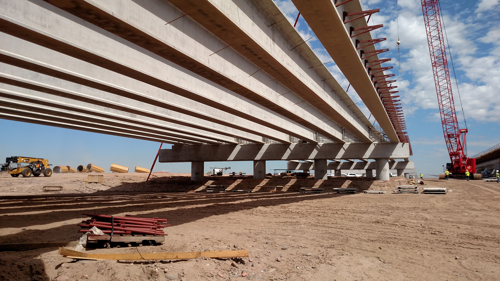 Girders placed for Loop 202 South Mountain Freeway bridges spanning the Salt River