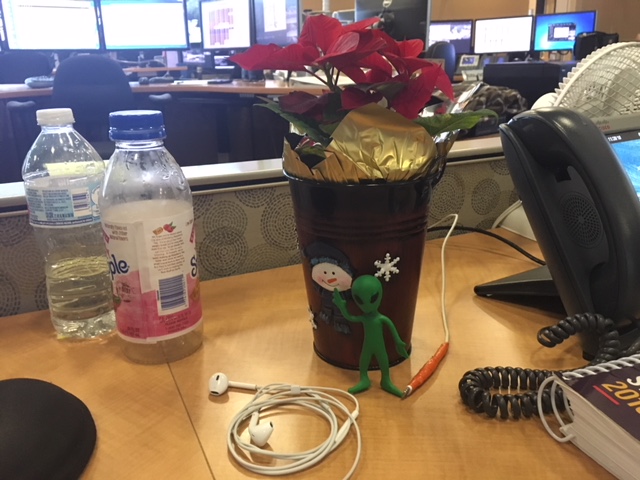 Blog-2018-1130-alien-and-poinsettia