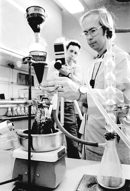 b/w ADOT scientists working on the lab