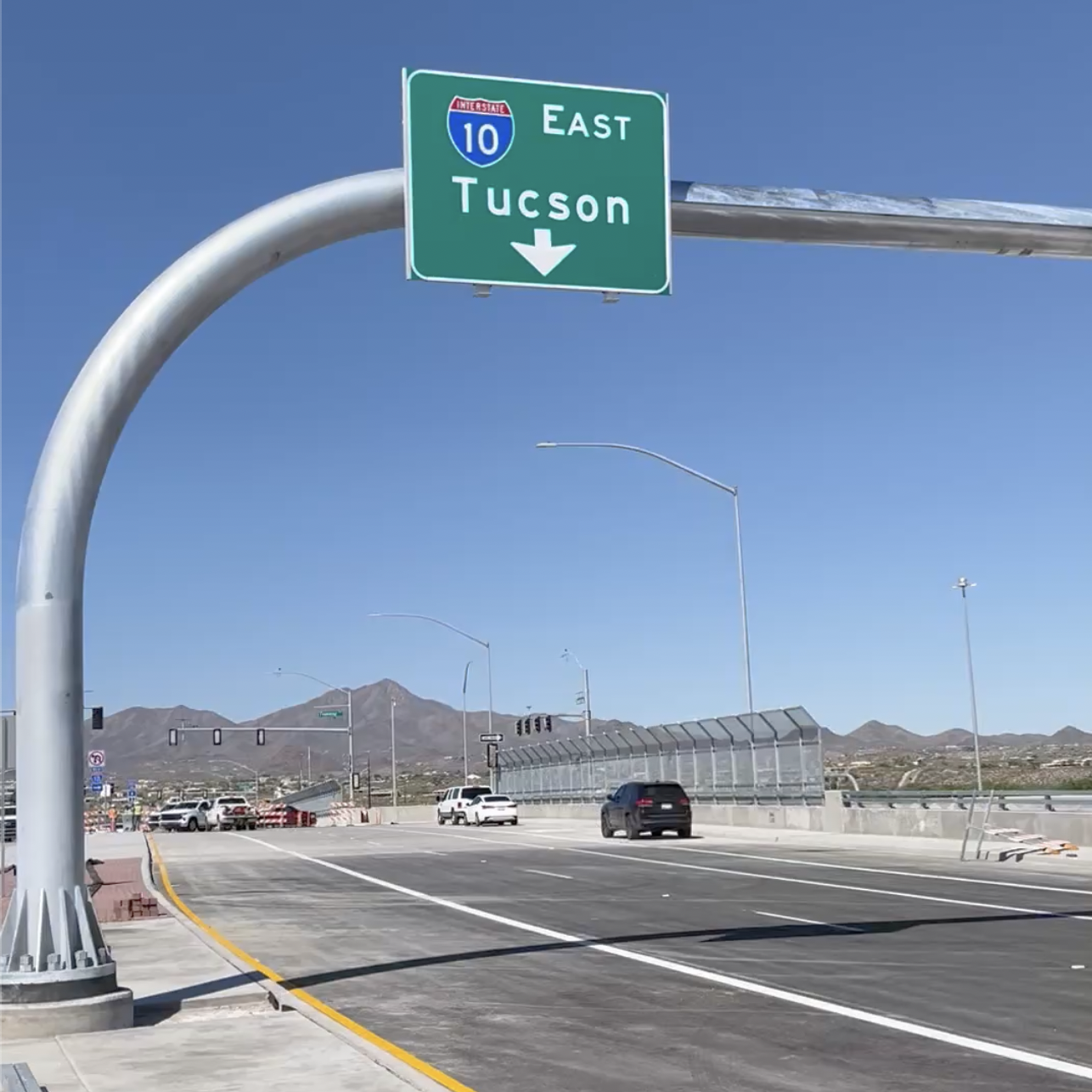 Photo of I-10 interchange at Sunset Links Road