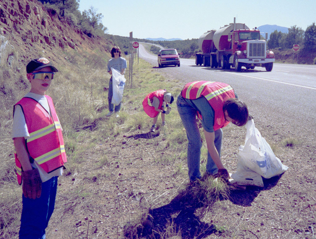 95 AZ87 - Our Family helping to clean up our Mile