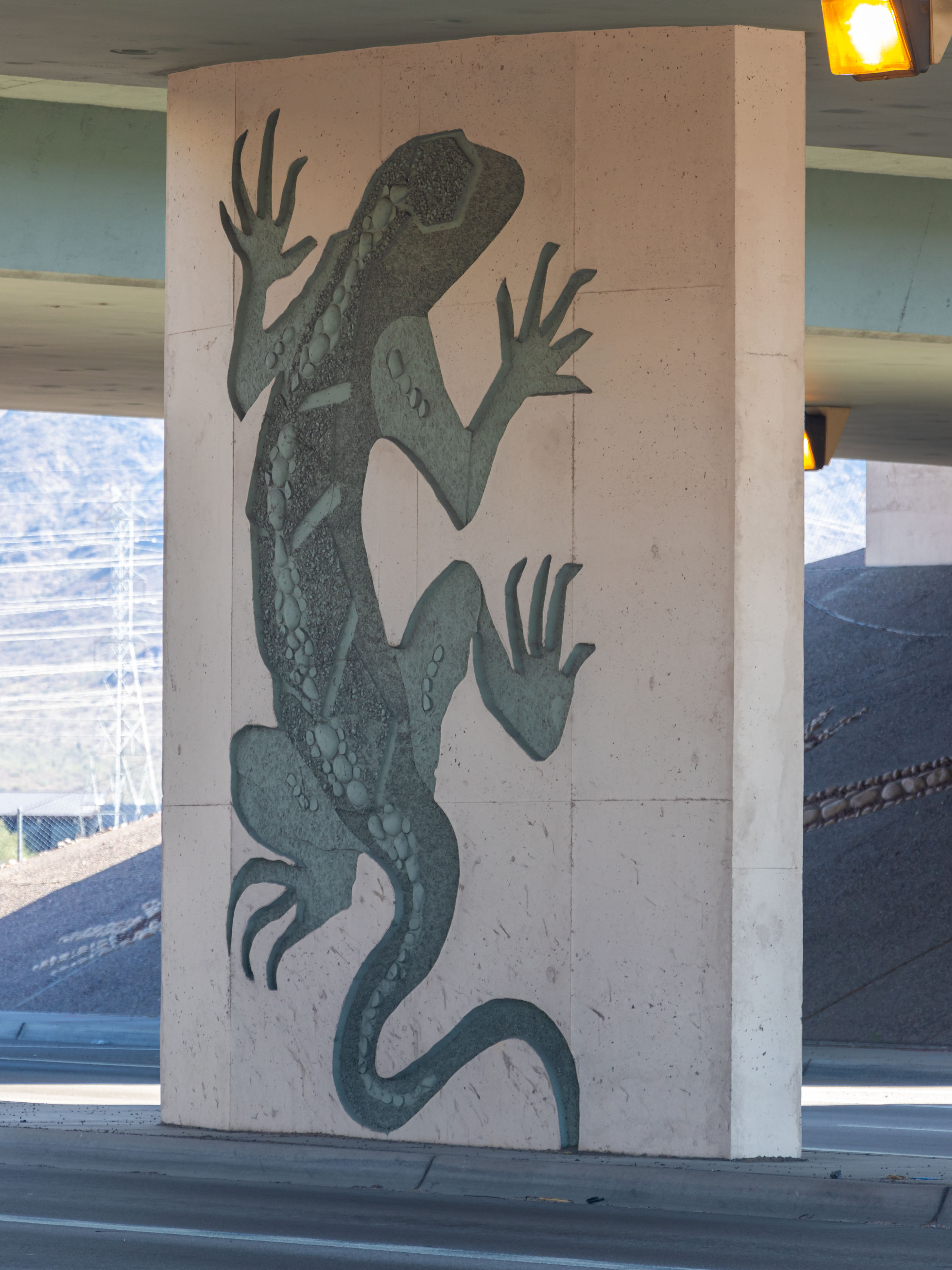Lizard mural on a column along Loop 101 in Scottsdale