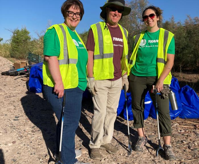 Earth Day cleanup volunteers
