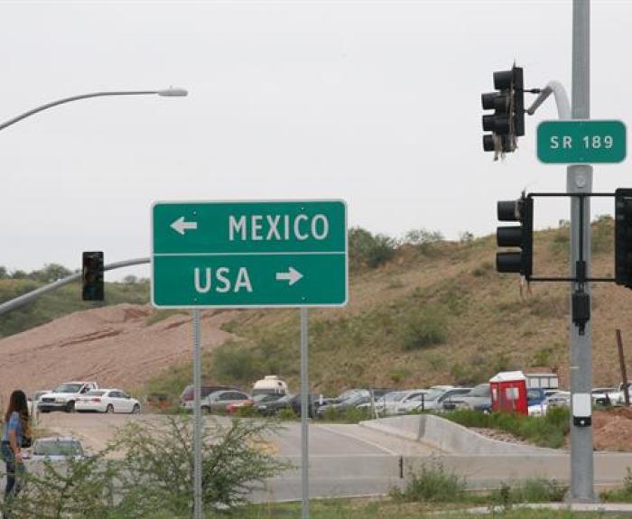 State Route 189 sign pointing to U.S. and Mexico