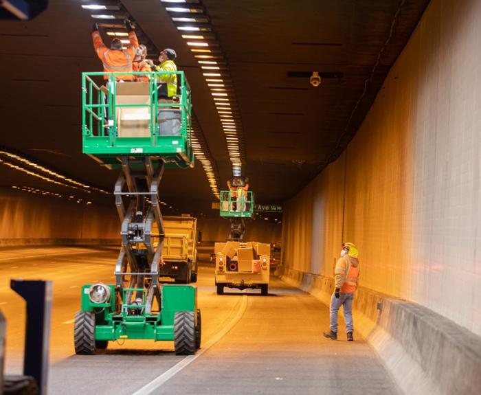 Crew on lift adds new lights in Deck Park Tunnel