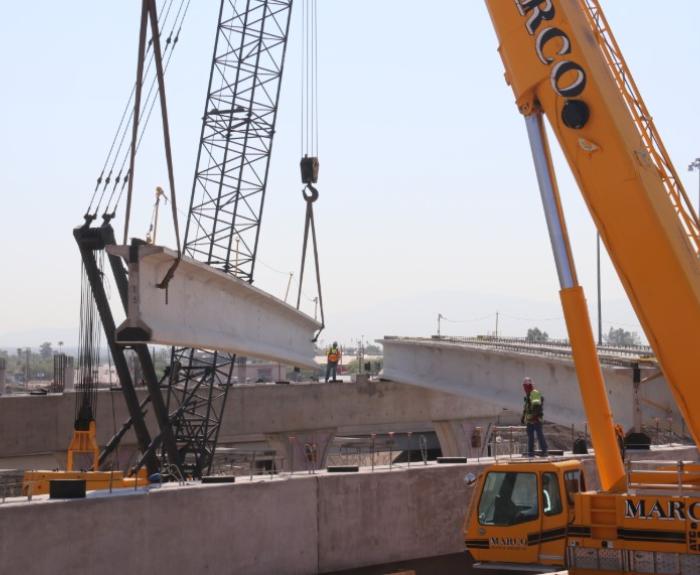 Crane lifts bridge girder